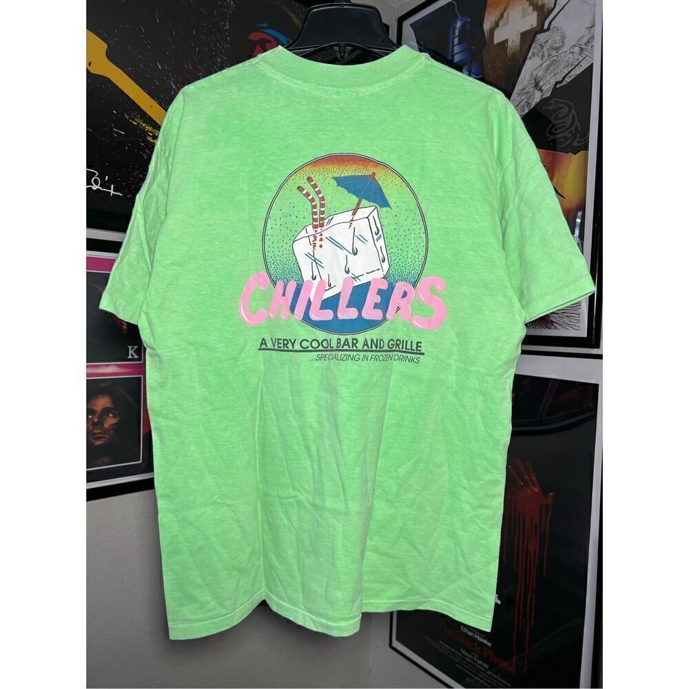 Vintage 90s Chillers A Very Cool Bar & Grille Tee